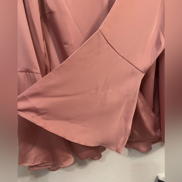 🌻 WHBM Plus Charmeuse Surplice Blouse - Picture 13 of 15